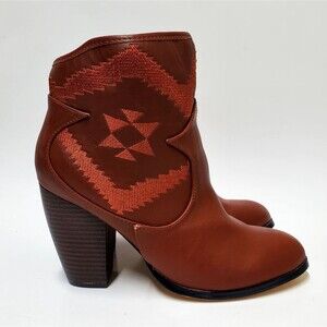 MICHAEL ANTONIO Master Western Geometric Pattern Booties in Size 7.5